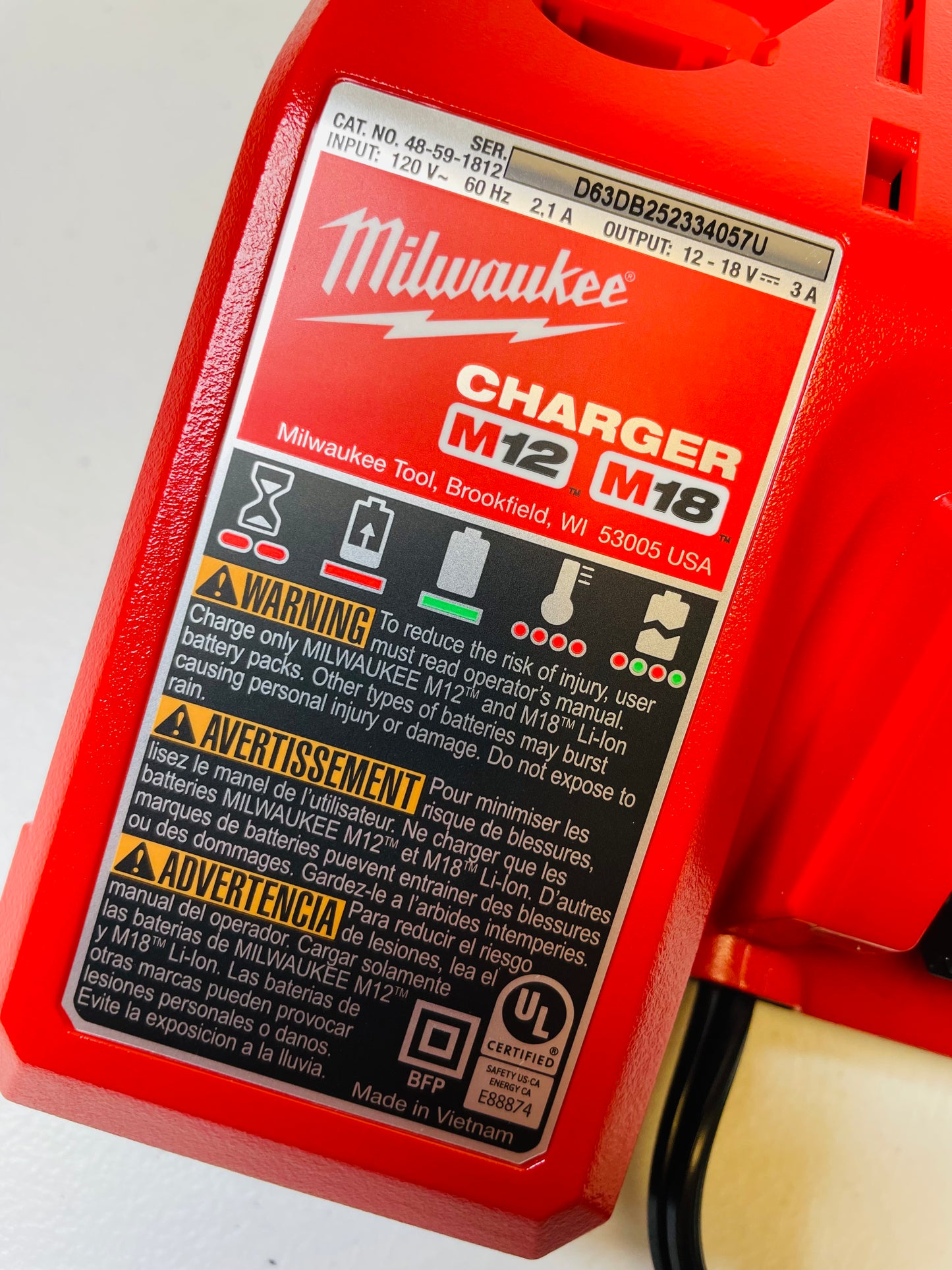 Milwaukee M18/M12 Multi Voltage Charger